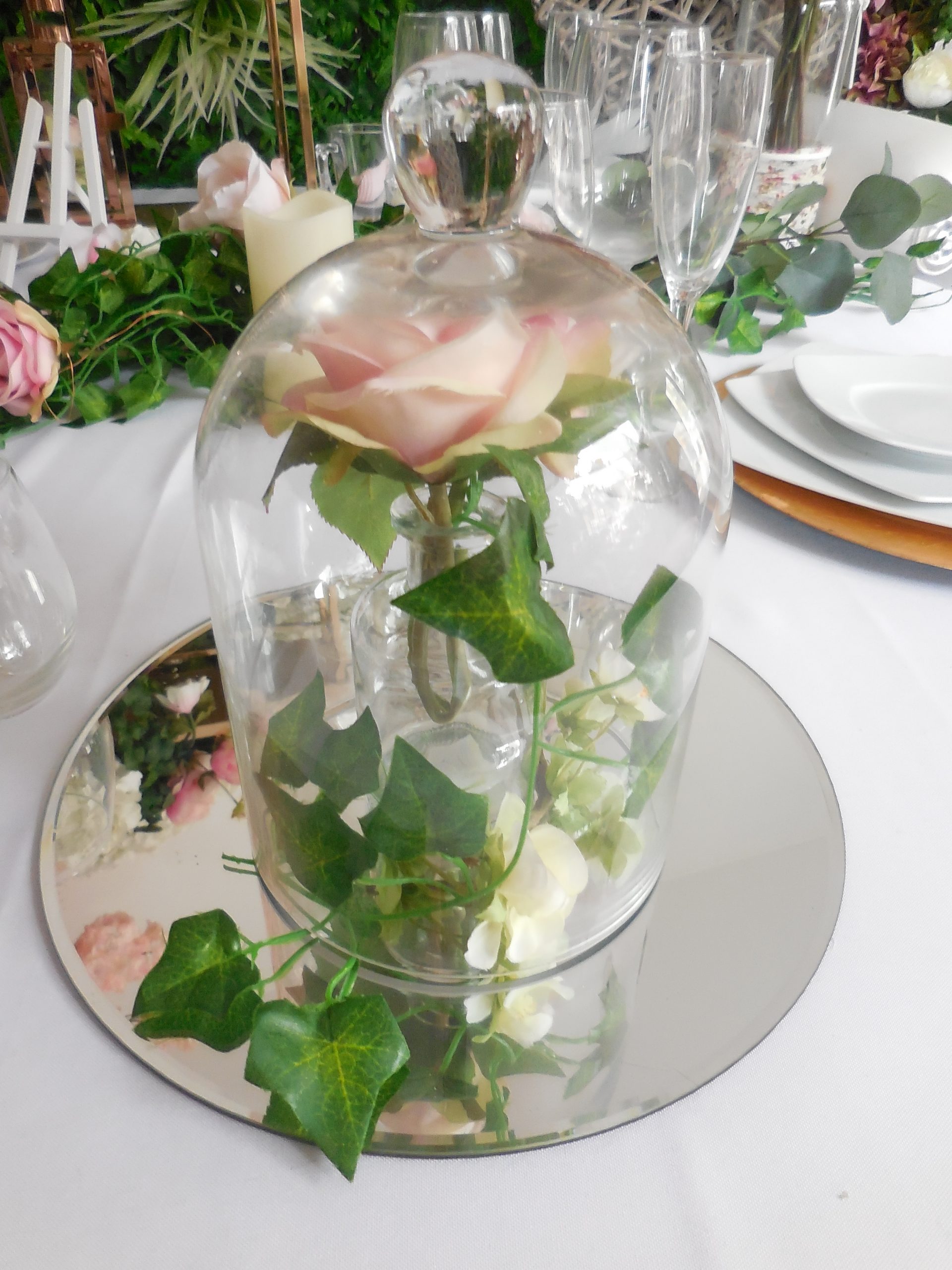 Cloche en verre avec socle : livraison par Flowers Maroc