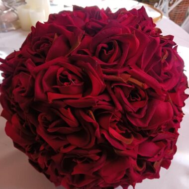Boule de roses de soie Bordeaux diam 28 cm - Location